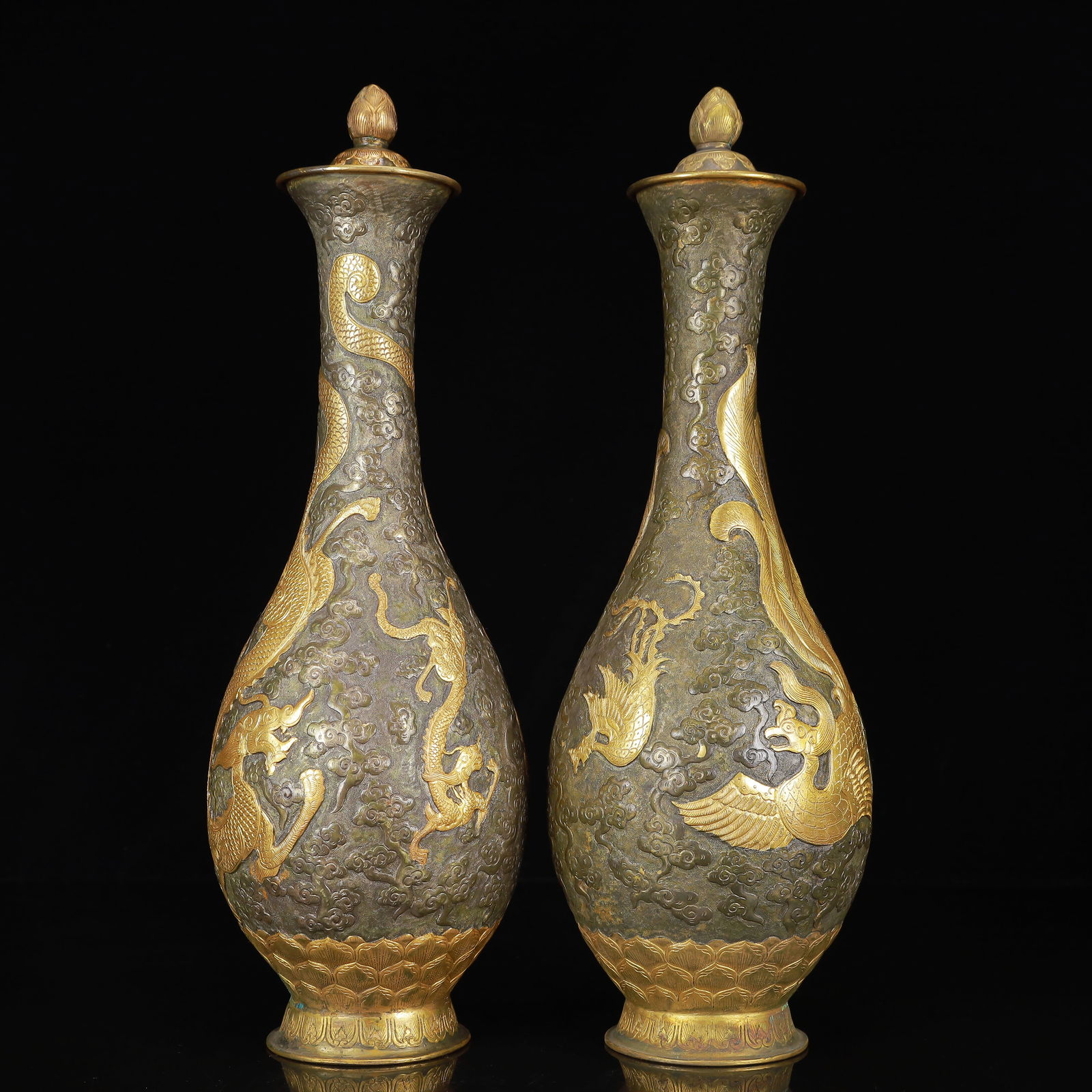 A Pair of Exquisite Gilt Silver Dragon and Phoenix Pattern Bottles (1 of 20)