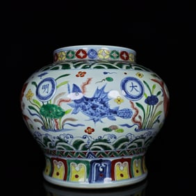 A Rare Wucai Hornwort Pattern Jar