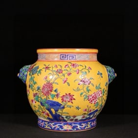 An Exquisite Enamel Painted Gold Flower and Butterfly Pattern Beast-Ears Jar