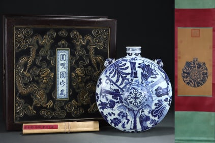 A Huge Blue and White Character and Story Pattern Double-Ears Pot,With Vertical Scroll Painting on