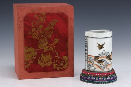 An Exquisite Famille-Rose Flower and Bird Pattern Brush Pot