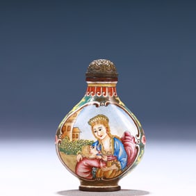 An Exquisite Painted Enamel Figure Pattern Snuff Bottle