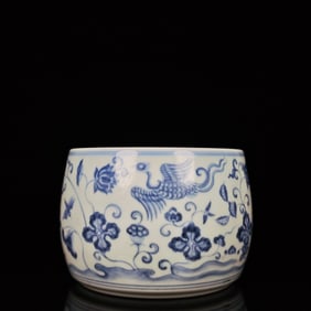 An Exquisite Blue and White Lotus and Phoenix Pattern Cover Jar