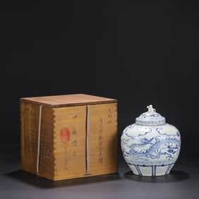 An Exquisite Blue and White Auspicious Cloud,Dragon and Phoenix Pattern Cover Jar