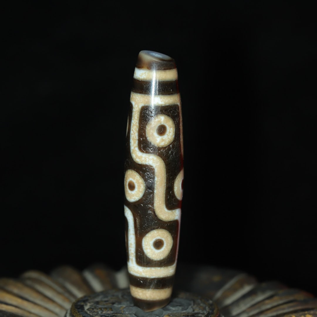 An Exquisite Nine Eyes Dzi Bead Pendant (1 of 9)