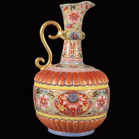 An Exquisite Enamel Lotus Pattern Pot