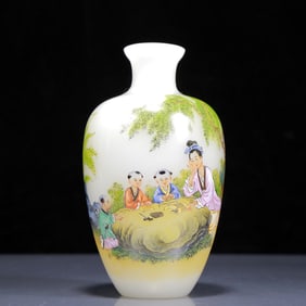 An Exquisite Glass Famille-Rose Character and Story Pattern Vase,with poem