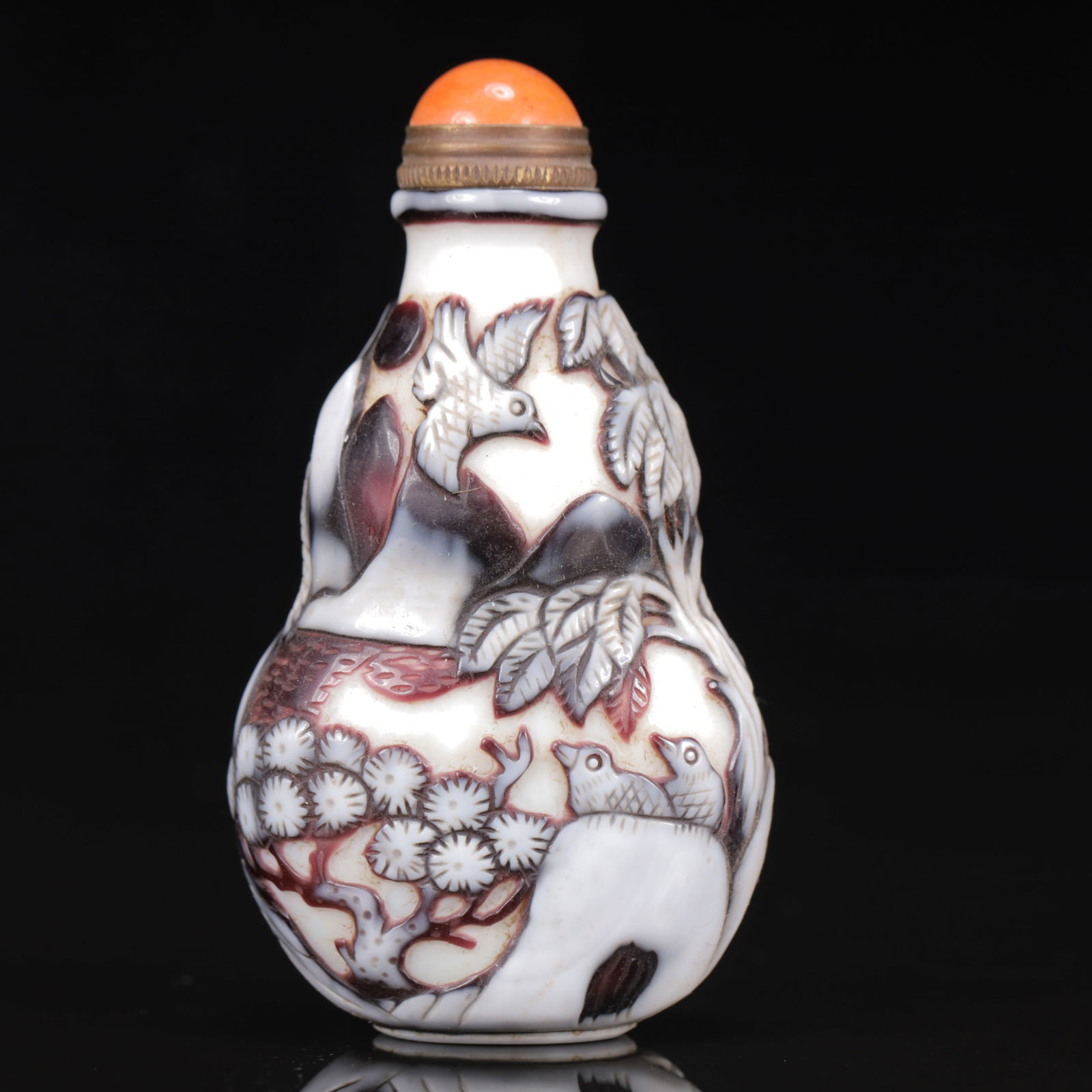 An Exquisite Glass Landscape and Figure Pattern Snuff Bottle (1 of 8)