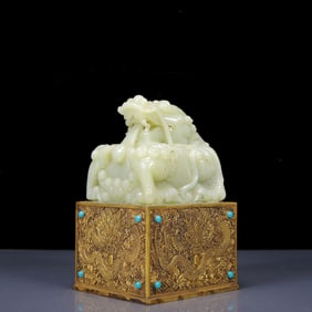 An Exquisite Greenish Jade Covered silver-gilt Dragon Pattern Seal