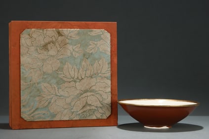 An Exquisite Ding yao White Glazed Cover with Gold Flower Pattern Bowl