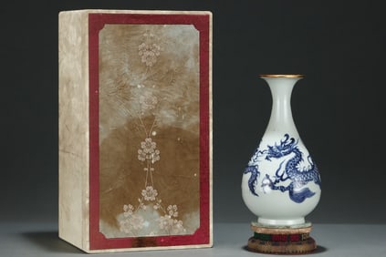An Exquisite Blue and White Cover with Gold Dragon Pattern Vase