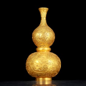 An exquisite gilt bronze gourd vase with flower and bird patterns