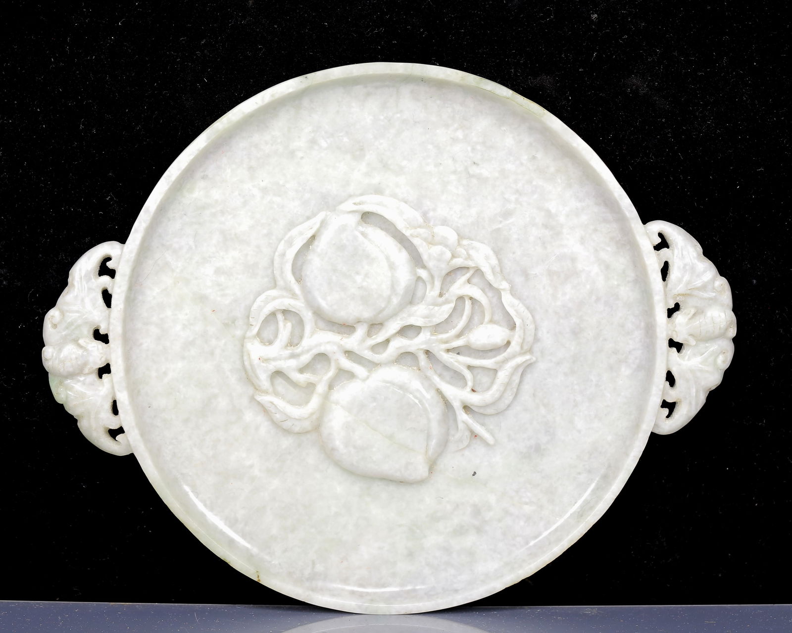 An Exquisite Jadeite Bats and Peach Pattern Plate: An Exquisite Jadeite Bats and Peach Pattern Plate,Qing Dynasty, China,Size: 8.9inx7.1inx0.4in,Weight:470g 翡翠蝙蝠桃纹盘，清代