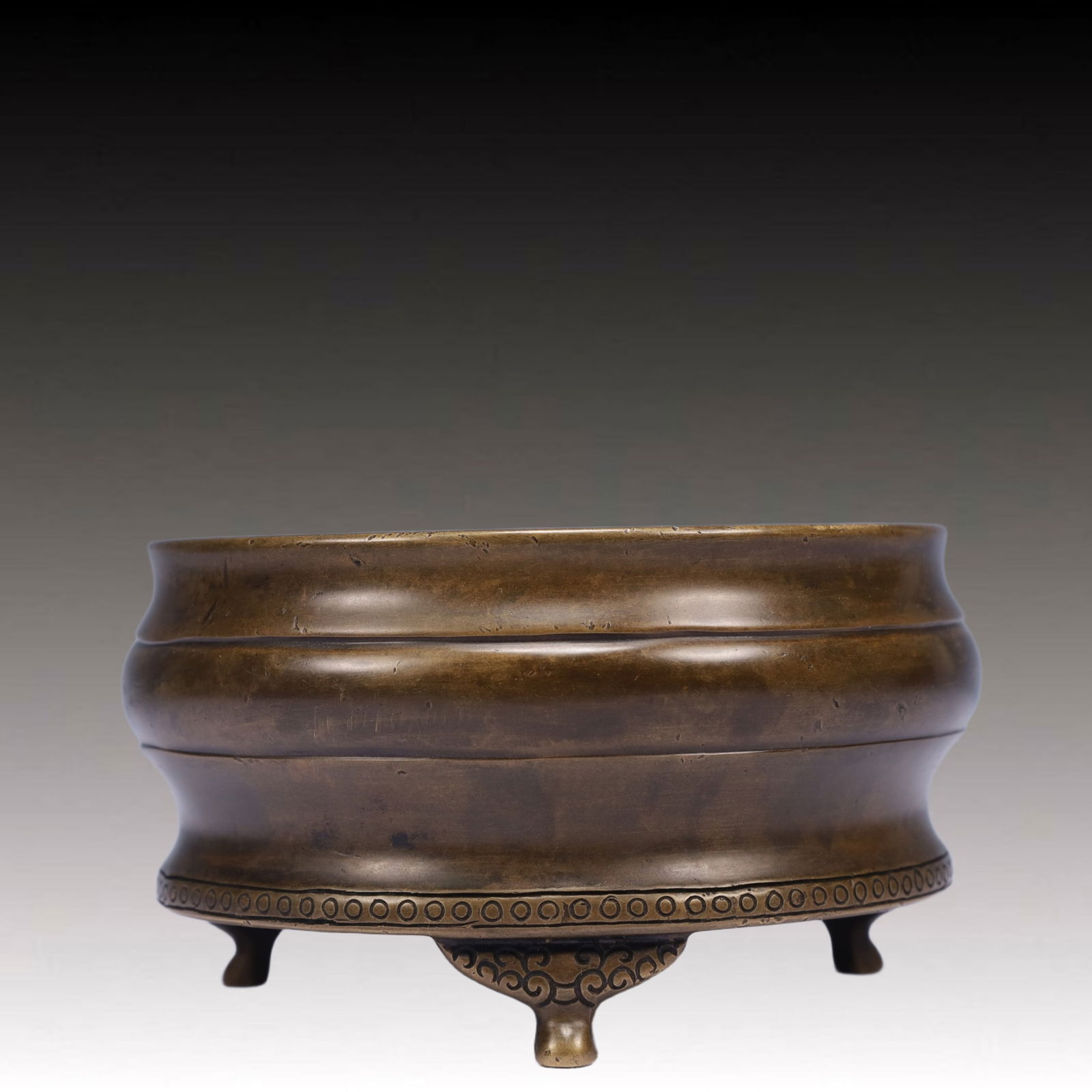 An Exquisite Bronze Tripod Censer,Qing Dynasty, China,With Mark,Size:13cmx7.5cm,Weight:1500g: An Exquisite Bronze Tripod Censer 铜三足香炉,中国清代,带款