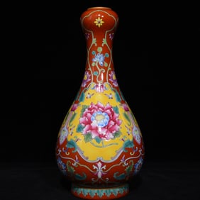An Exquisite Iron-Red Famille-Rose Flower Pattern Vase