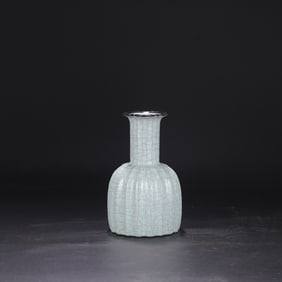An Exquisite Guan yao Celadon Glazed Cover with Silver Vase,with an Imperial Poem by Emperor