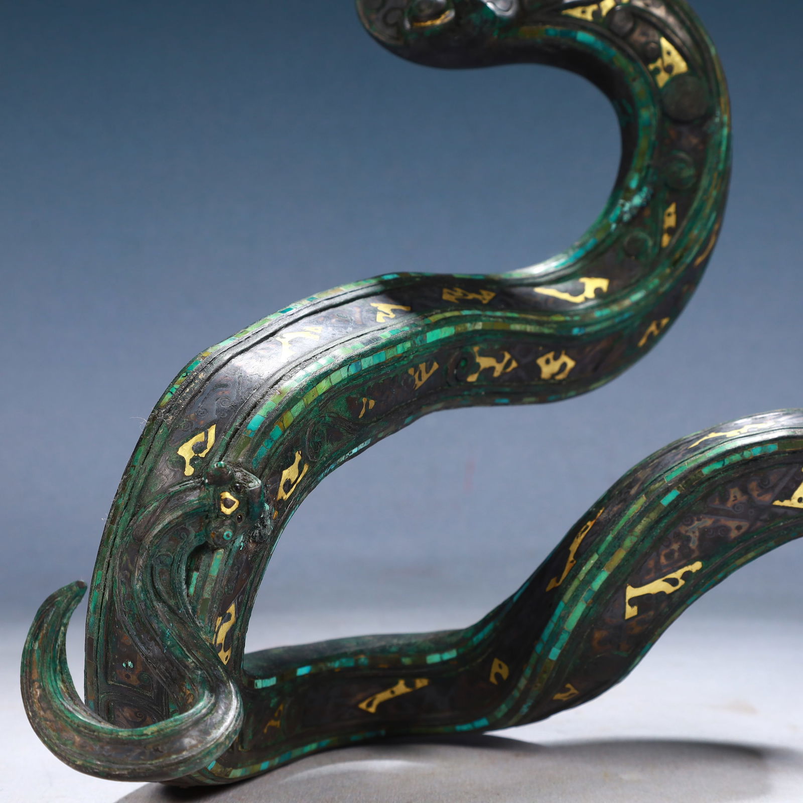 An Archaic Bronze Inlaid Gold Snake Ornament,Inlaid Turquoise - 3