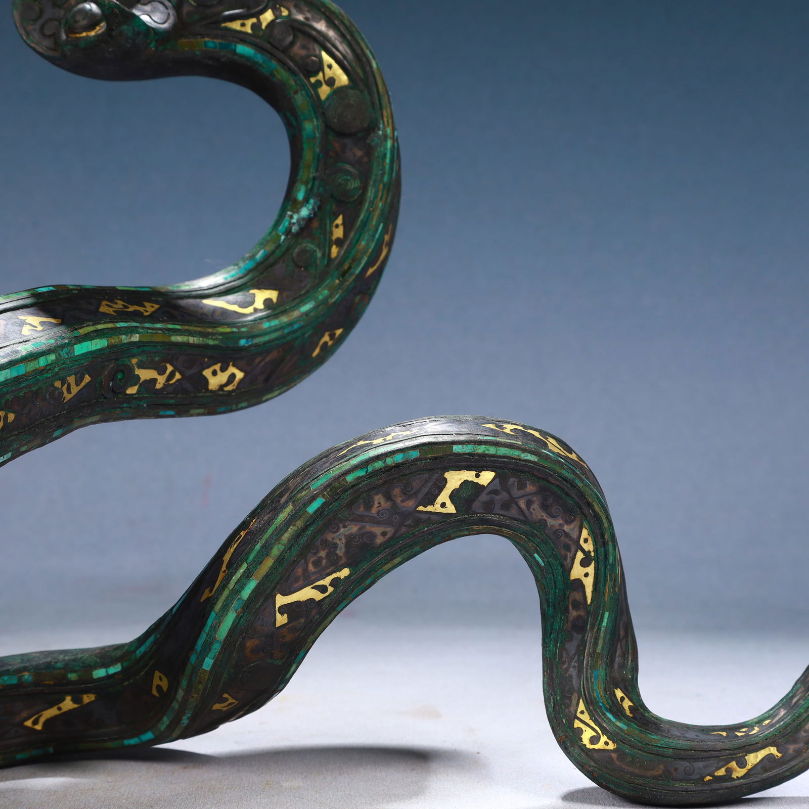 An Archaic Bronze Inlaid Gold Snake Ornament,Inlaid Turquoise - 4