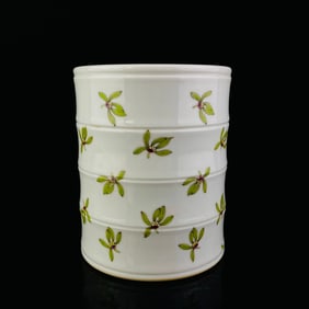 An Exquisite Famille-Rose Flower Pattern Brush Pot
