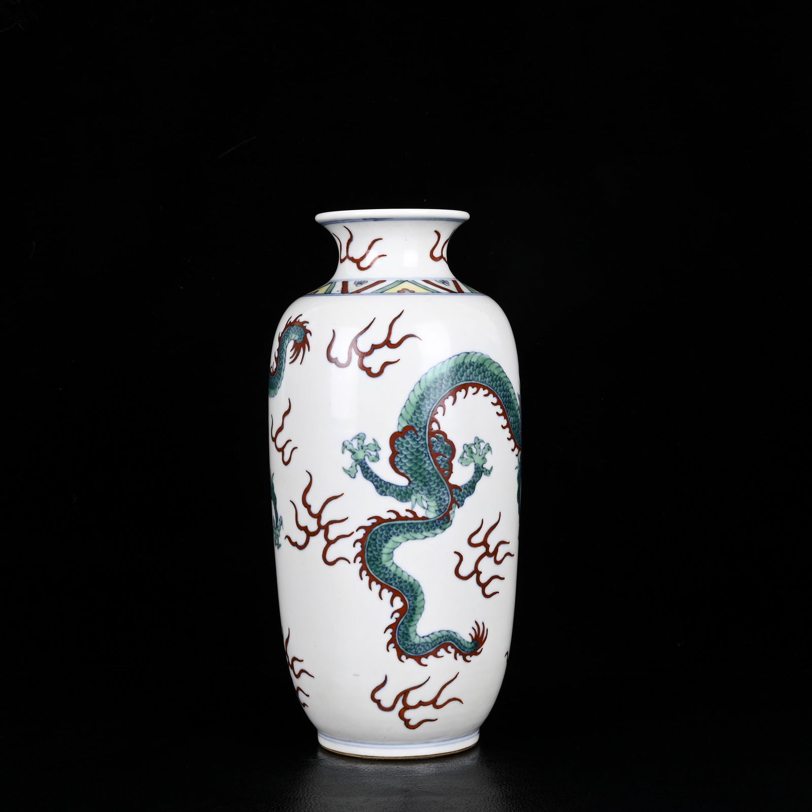 An Exquisite Doucai Dragon Pattern Vase - 2