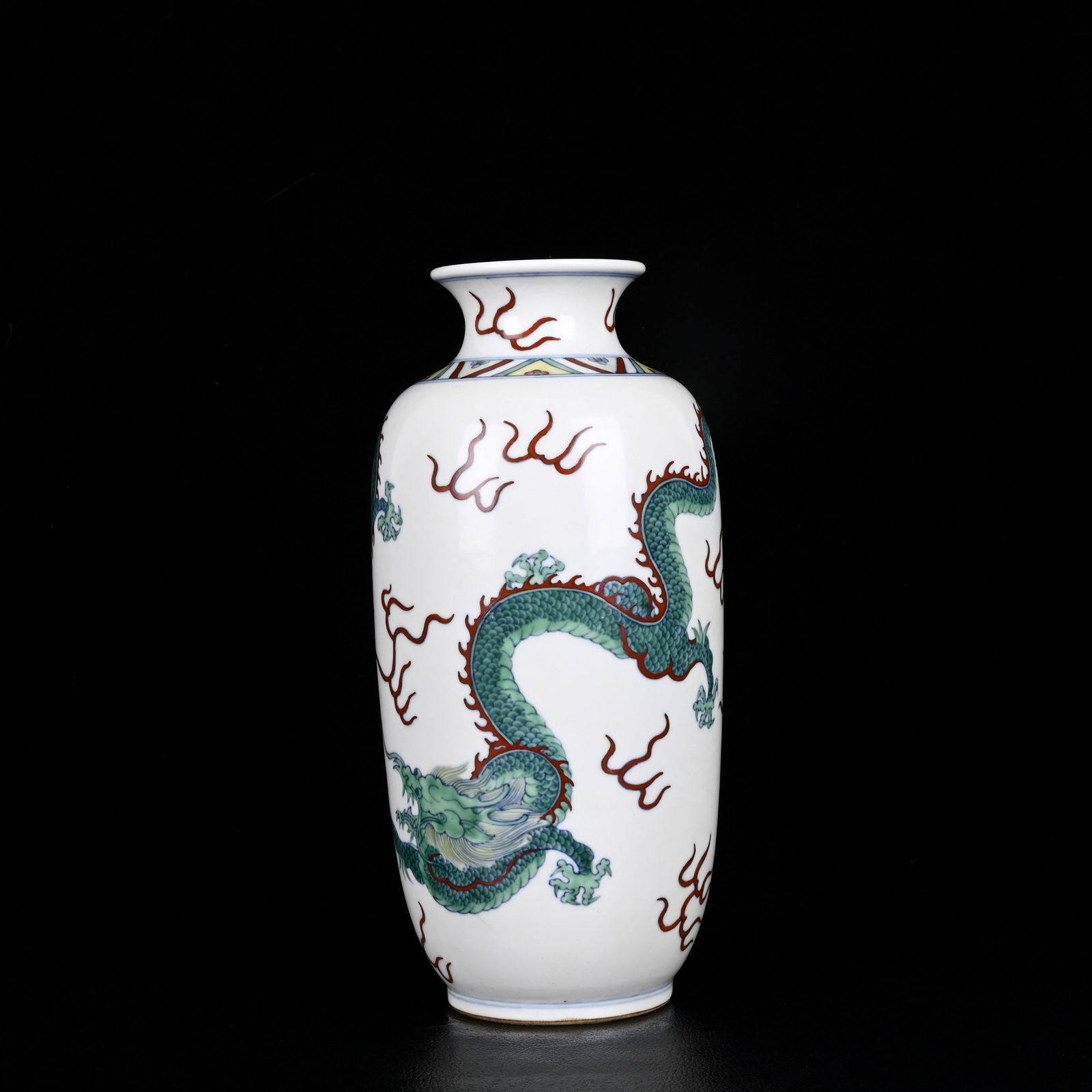 An Exquisite Doucai Dragon Pattern Vase - 3