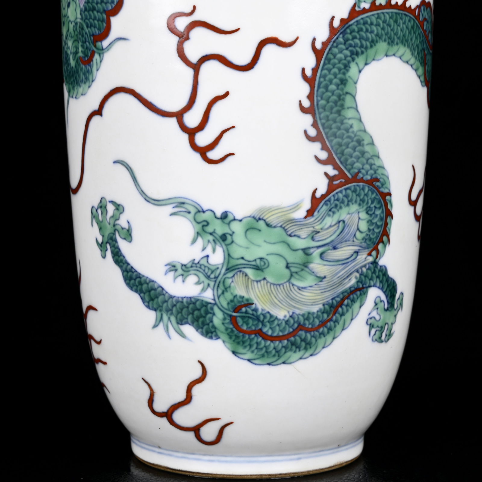 An Exquisite Doucai Dragon Pattern Vase - 5