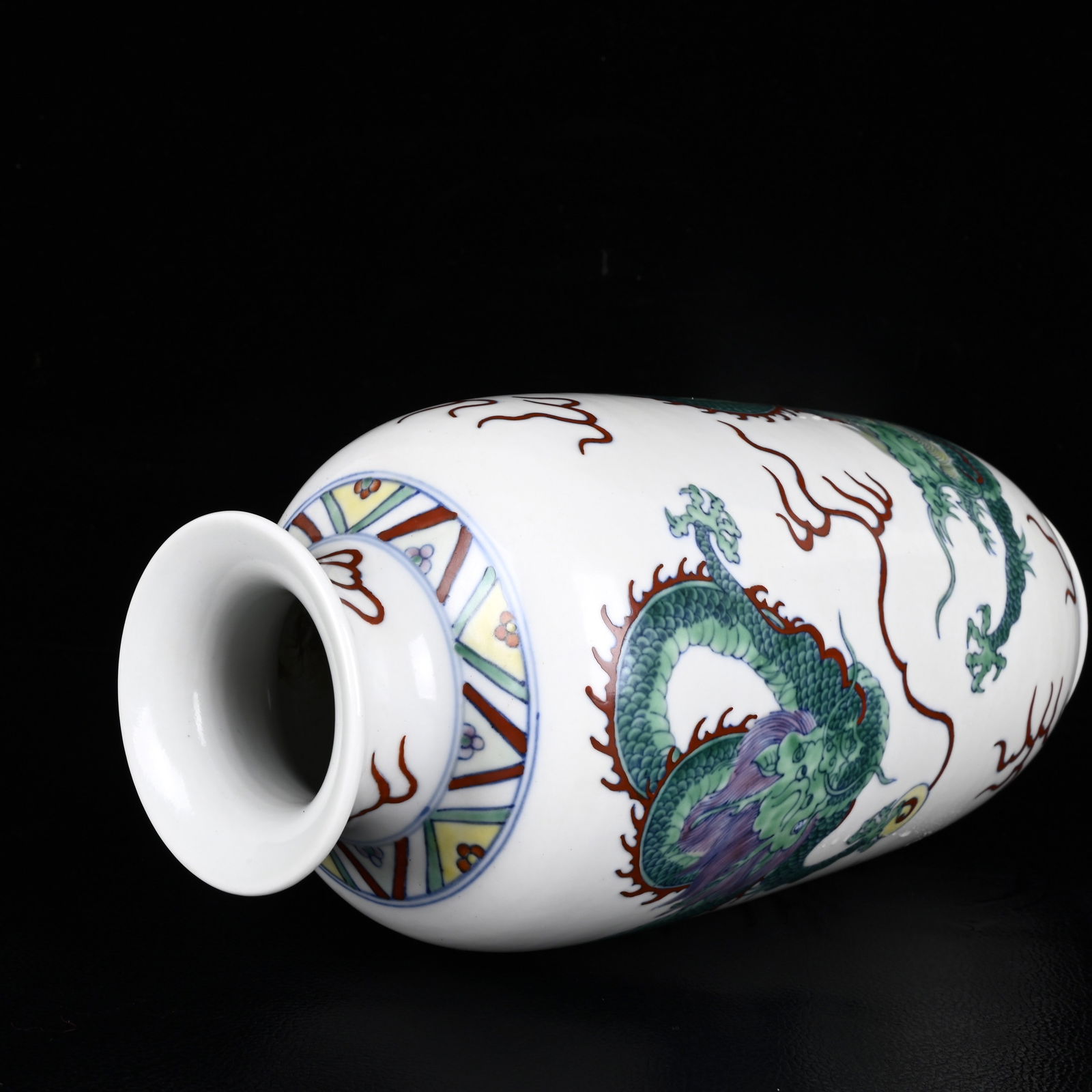 An Exquisite Doucai Dragon Pattern Vase - 7