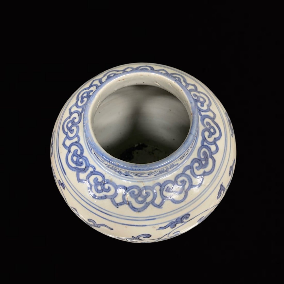 An Exquisite Blue and White Auspicious Cloud Pattern Jar - 4