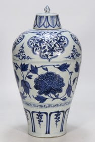 A Huge Blue and White Flower and Peony Pattern Vase