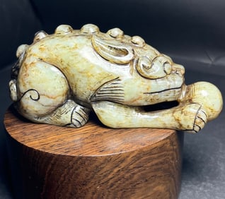 An Exquisite White Jade Auspicious Beast Hand Piece