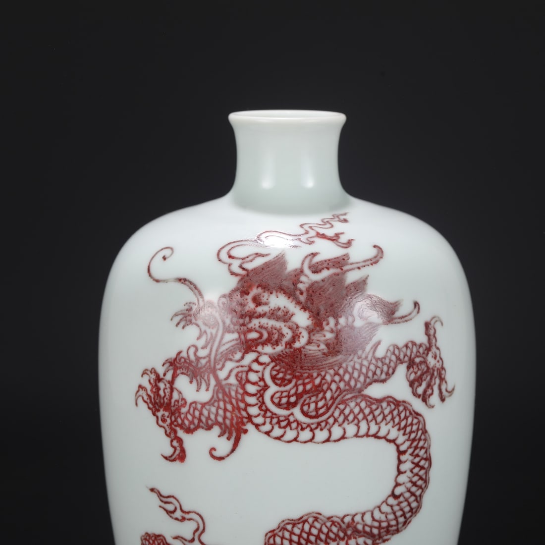An Exquisite Underglaze-Red Dragon Pattern Vase - 3