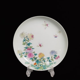 An Exquisite Famille-Rose Flower and Butterfly Pattern Plate