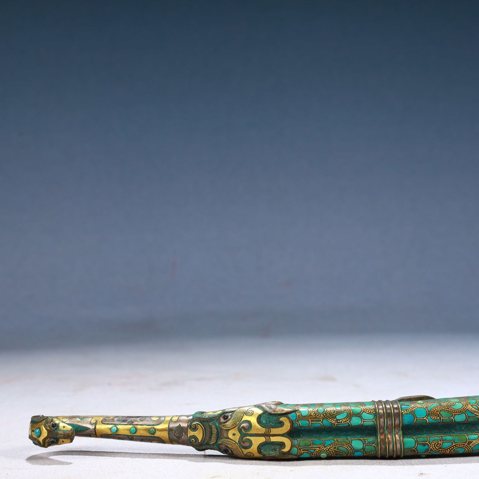 An Archaic Bronze Inlaid Gold Beast-head Hook,Inlaid Turquoise,With Inscription - 10