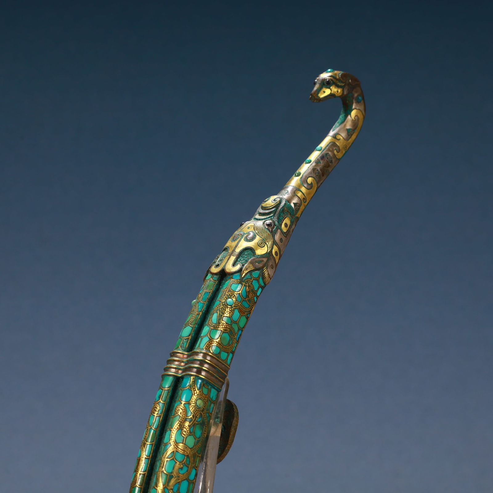 An Archaic Bronze Inlaid Gold Beast-head Hook,Inlaid Turquoise,With Inscription - 6