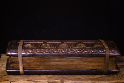 An Exquisite Bronze Figure Pattern Ornament,with Sanskrit