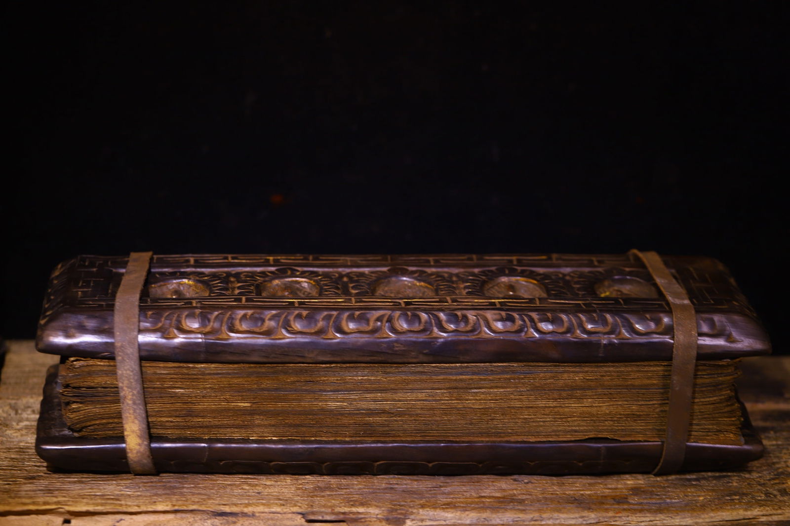 An Exquisite Bronze Figure Pattern Ornament,with Sanskrit: An Exquisite Bronze Figure Pattern Ornament,with Sanskrit,Qing Dynasty,China,Size:3.9inx16.9inx5.9in,Weight:2600g 