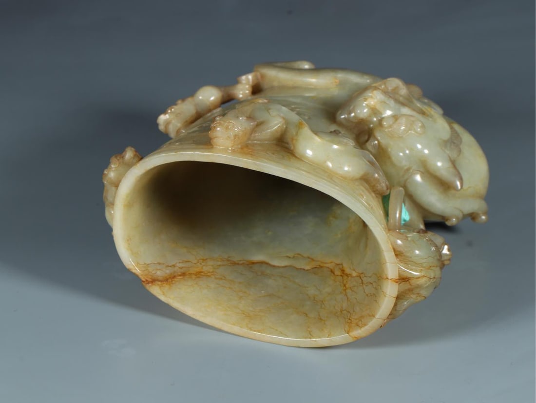 A Fine White Jade Auspicious Beast Pattern Cup - 8