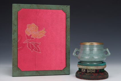 An Exquisite Guan yao Cover with Gold Double-Ears Censer,with an Imperial Poem by Emperor Qianlong