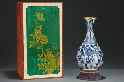 An Exquisite Blue and White Cover with Gold Lotus and Kylin Pattern Vase