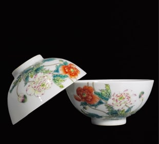 A Pair of Exquisite Famille-Rose Flower Pattern Bowls