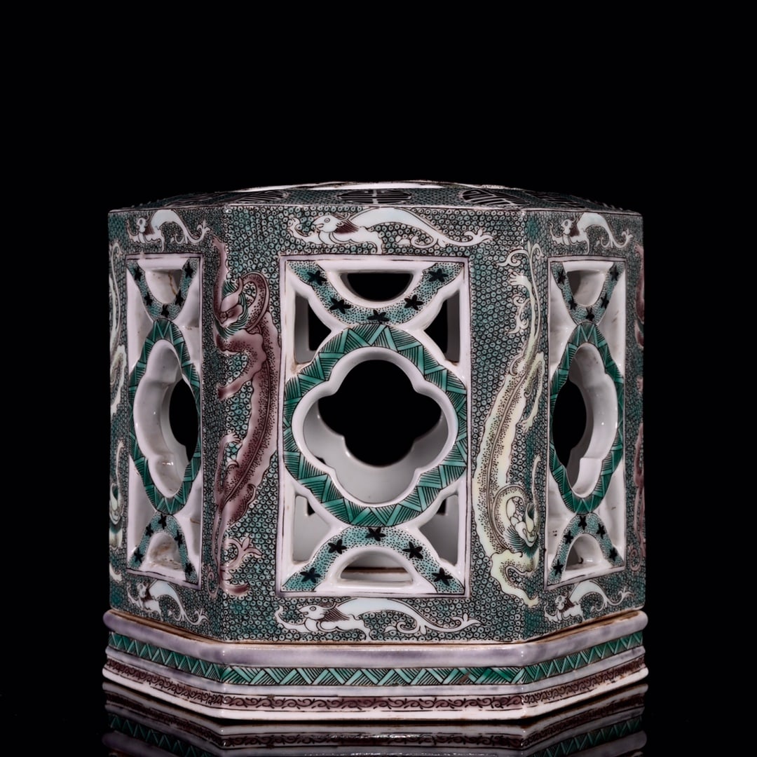 An Exquisite Wucai Chi-Dragon Pattern Censer: An Exquisite Wucai Chi-Dragon Pattern Censer,Qing Dynasty,China,Size:5.3inx5.1in 五彩螭龙纹香炉,中国清代