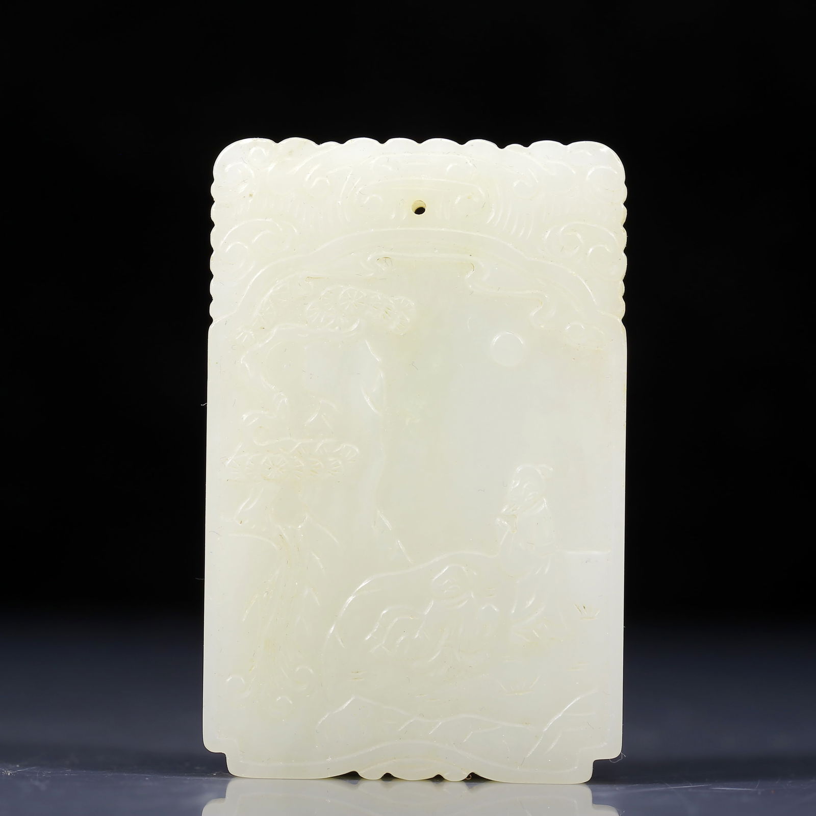 An Exquisite White Jade Figure Pattern Pendant: An Exquisite White Jade Figure Pattern Pendant,Qing Dynasty, China,Size:1.8inx2.8in,Weight:75g 白玉人物纹挂件，清代