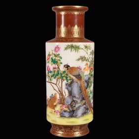 An Exquisite Enamel Painted Gold Flower and Bird Pattern Vase