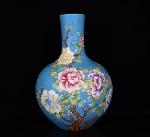 A Rare Famille-Rose Flower Pattern Vase