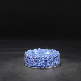 An Exquisite Blue and White Lotus and Phoenix Pattern Brush Washer