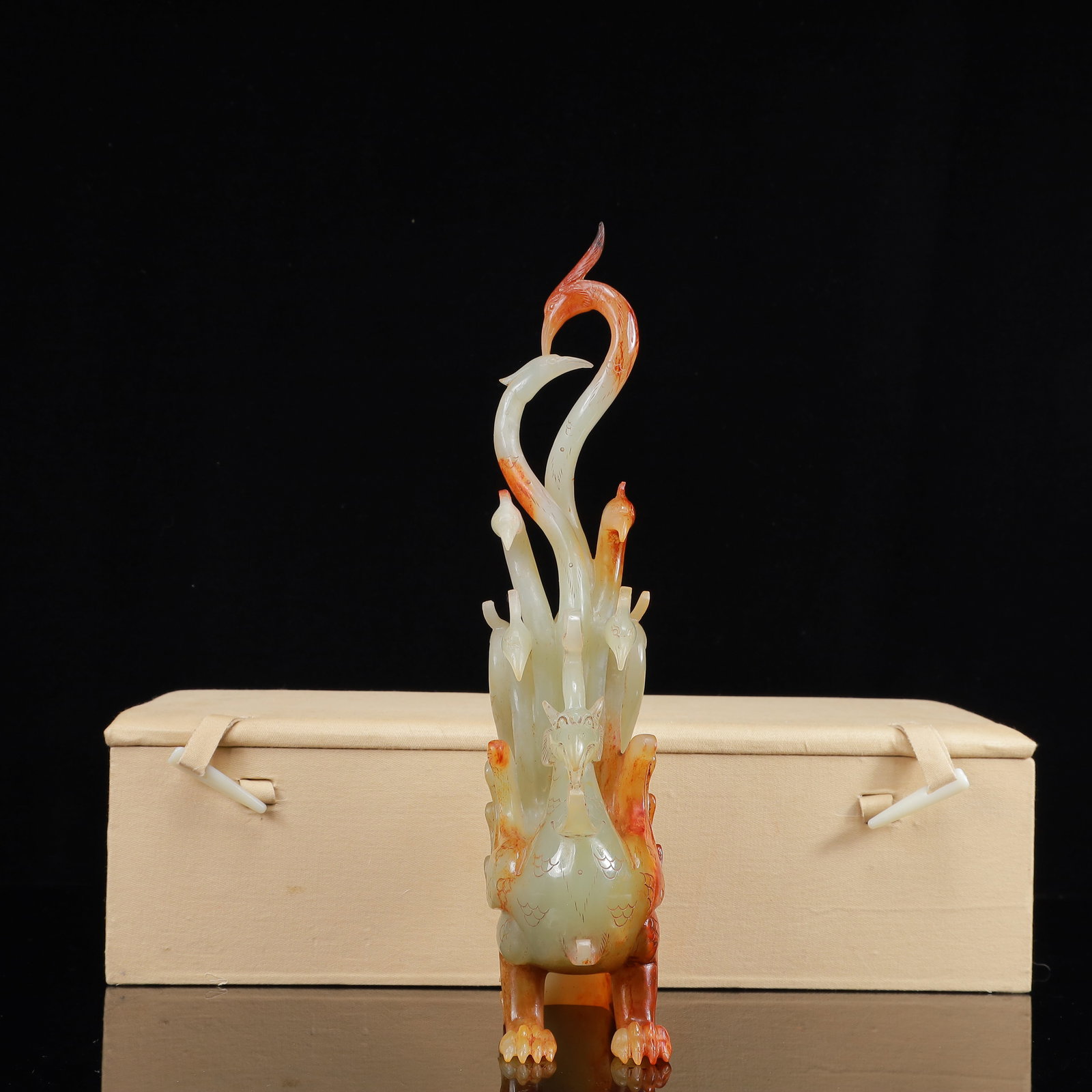 An Exquisite White Jade Phoenix Ornament: An Exquisite White Jade Phoenix Ornament,Qing Dynasty,China,Size:3.5inx2inx11in,Weight:847g 白玉凤摆件,中国清代
