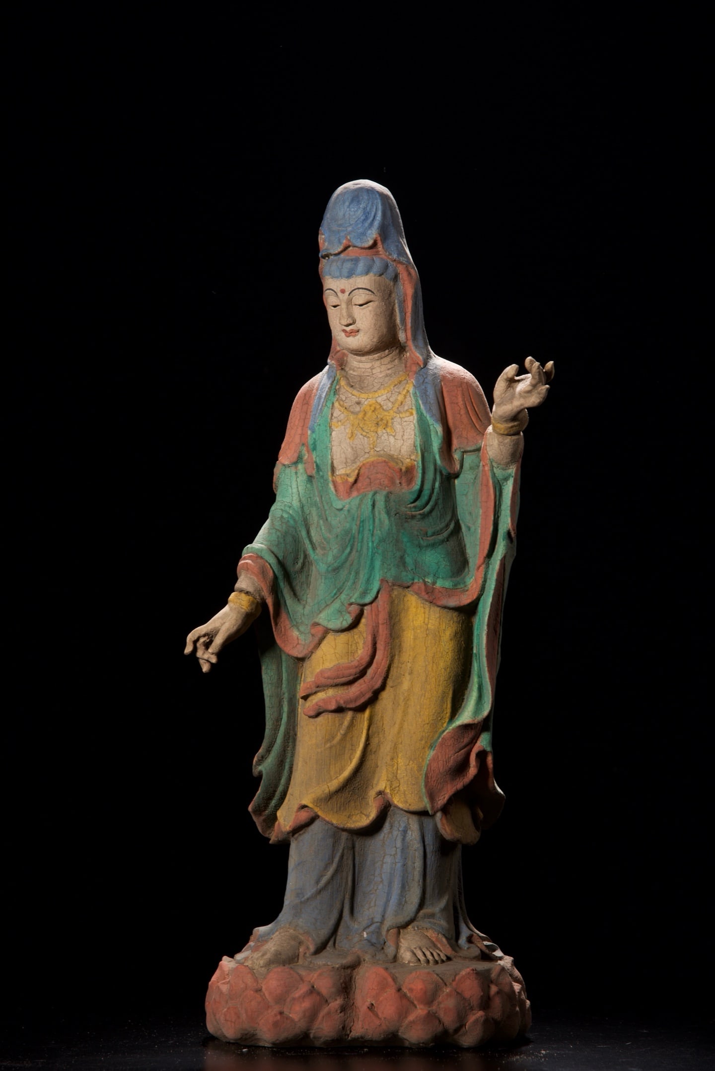 A Solemn Camphor Wood Statue of Bodhisattva: A Solemn Camphor Wood Statue of Bodhisattva,Qing Dynasty,China,Size:20.5inx9.1inx6.7in,Weight:1285g 樟木菩萨像,中国清代