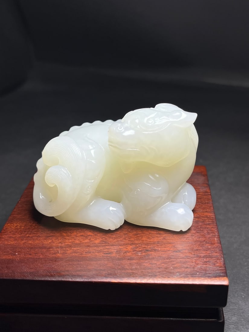 An Exquisite White Jade Wealth-Attracting Creature Hand Piece (1 of 7)