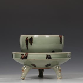 An Exquisite Longquan yao Celadon Glazed Tripod Cup