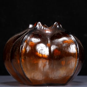 An Exquisite Glass Pomegranate-Shaped Jar